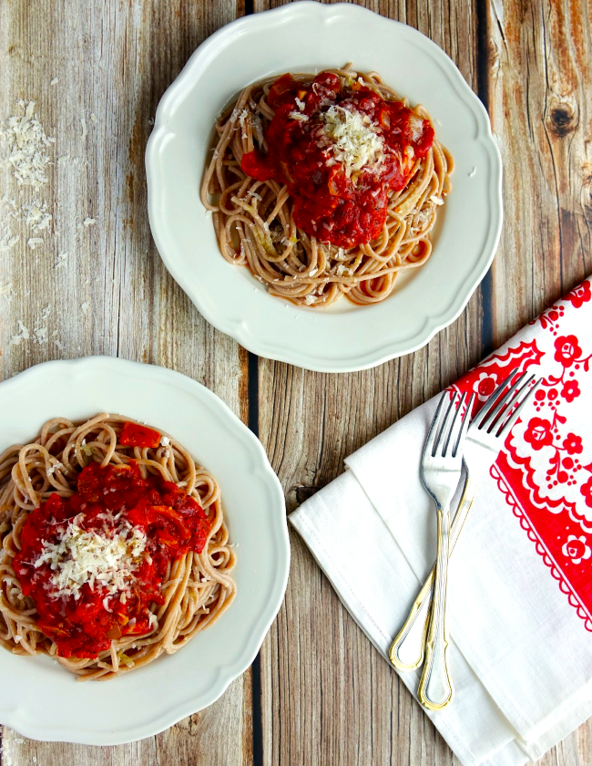 Spaghetti and Tomato Basil Sauce