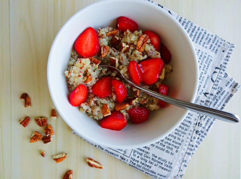 Strawberry Quinoa breakfast bowl